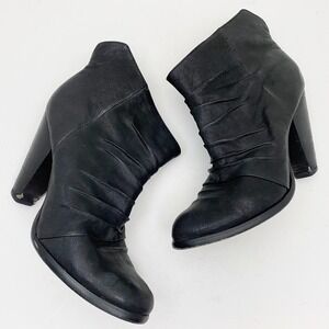 Seychelles Black Ruched Leather Heeled Ankle Bootie Womens Size 8.5M‎